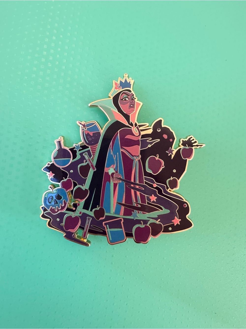 Evil Queen Disney pin Pink à la Mode